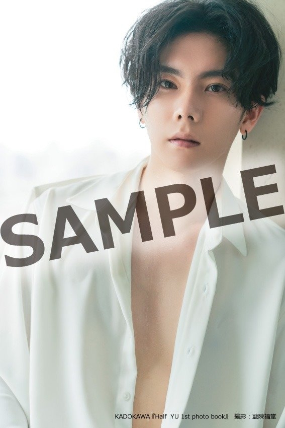 『Half　YU 1st photo book』　パネル画像