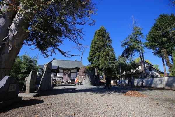 三ツ石神社