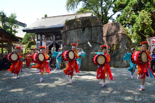 三ツ石神社